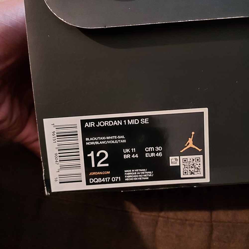 Jordan 1 Mid SE Black and White Sneakers - Picture 7 of 7